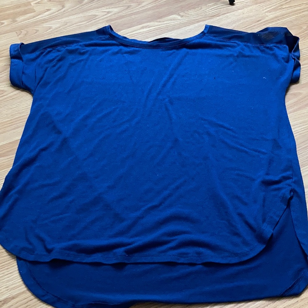 Avia shirt. Large?